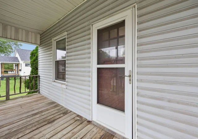 Photo 3 of Single family home for sale at 818 North W, Hebron, OH 43025 | MLS# 226039496 | Listing updated on 2026-10-17