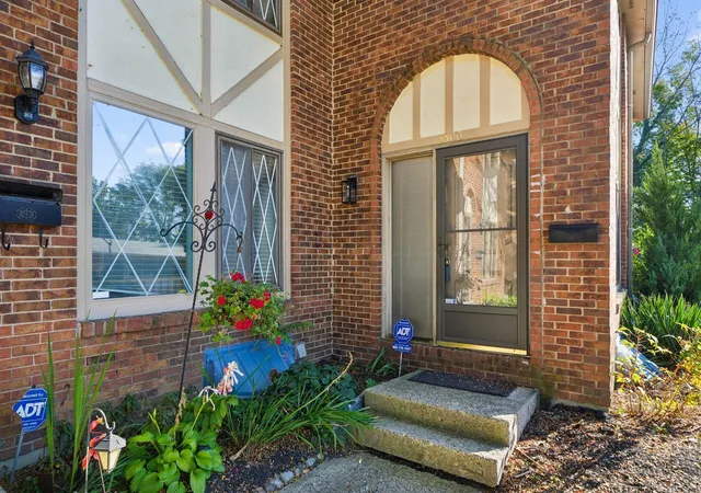 Photo 1 of Single family home for sale at 3300 Valley Ln S, Columbus, OH 43231 | MLS# 226040088 | Listing updated on 2026-10-25