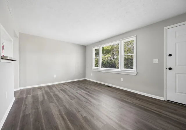 Photo 2 of Single family home for sale at 202 N Southampton Ave, Columbus, OH 43204 | MLS# 226040418 | Listing updated on 2026-10-30
