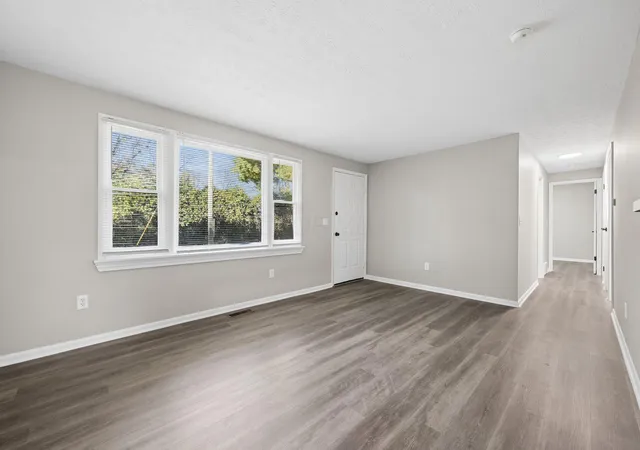 Photo 3 of Single family home for sale at 202 N Southampton Ave, Columbus, OH 43204 | MLS# 226040418 | Listing updated on 2026-10-30