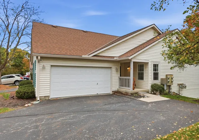 Listing Photo 2 - Condo for sale in building located at 4466 White Leaf Wy, Columbus, OH 43228