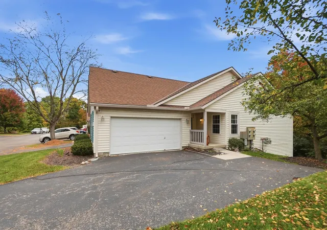 Listing Photo 3 - Condo for sale in building located at 4466 White Leaf Wy, Columbus, OH 43228