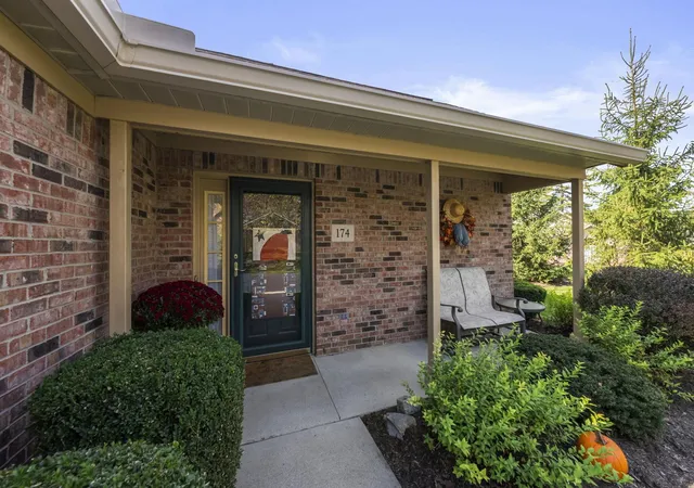 Listing Photo 2 - Condo for sale in building located at 174 Cameron Ridge Dr, Columbus, OH 43235