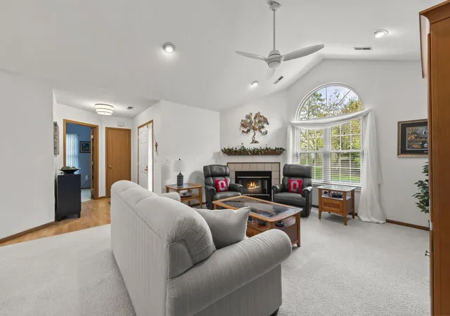 Listing Photo 5 - Condo for sale in building located at 174 Cameron Ridge Dr, Columbus, OH 43235