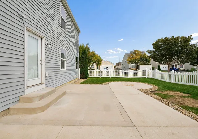 Photo 4 of Single family home for sale at 130 Rockbrook Xing Ave, Galloway, OH 43119 | MLS# 226039337 | Listing updated on 2026-10-28