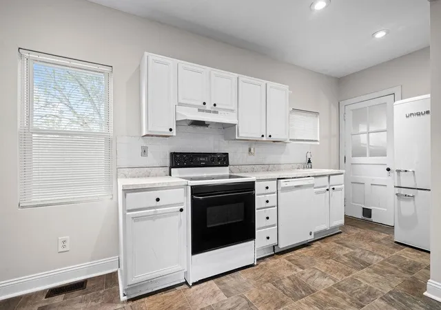 Photo 3 of Single family home for sale at 202 Leeds Aly, Columbus, OH 43202 | MLS# 226039343 | Listing updated on 2026-10-17
