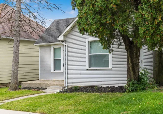 Photo 1 of Single family home for sale at 1535 E Weber Rd, Columbus, OH 43211 | MLS# 226039611 | Listing updated on 2026-10-19