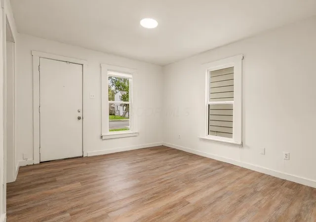 Photo 3 of Single family home for sale at 1535 E Weber Rd, Columbus, OH 43211 | MLS# 226039611 | Listing updated on 2026-10-19