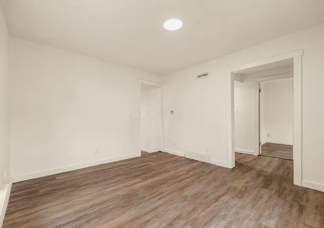 Photo 4 of Single family home for sale at 1535 E Weber Rd, Columbus, OH 43211 | MLS# 226039611 | Listing updated on 2026-10-19