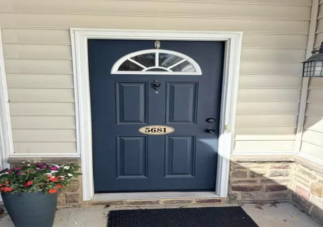 Listing Photo 1 - Condo for sale in building located at 5681 Niagara Reserve Dr, Westerville, OH 43081 - Unit #