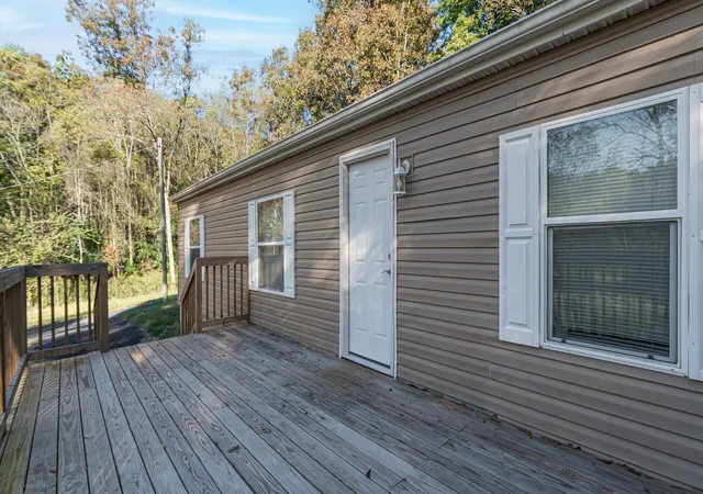 Photo 4 of Single family home for sale at 17557 Mckee Hl Rd, Frazeysburg, OH 43822 | MLS# 226039562 | Listing updated on 2026-10-17