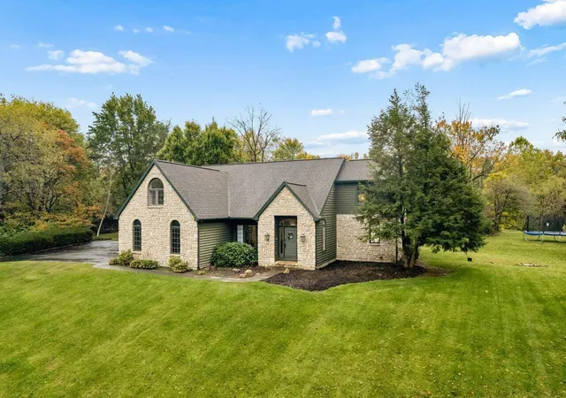Photo 3 of Single family home for sale at 8337 W Ohio State Ln NW, Lancaster, OH 43130 | MLS# 226039357 | Listing updated on 2026-10-23