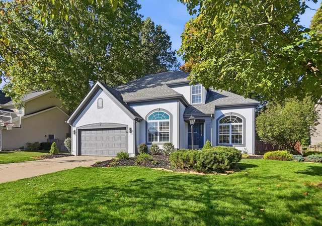 Photo 2 of Single family home for sale at 4784 Brittonhurst Dr, Hilliard, OH 43026 | MLS# 226040312 | Listing updated on 2026-10-26