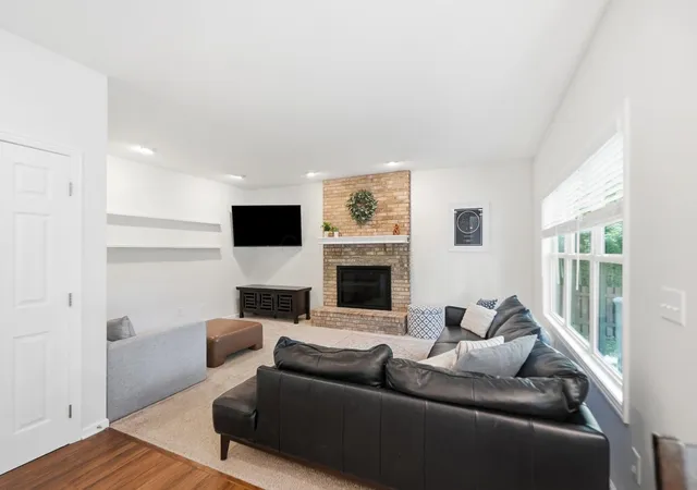 Photo 4 of Single family home for sale at 4784 Brittonhurst Dr, Hilliard, OH 43026 | MLS# 226040312 | Listing updated on 2026-10-26