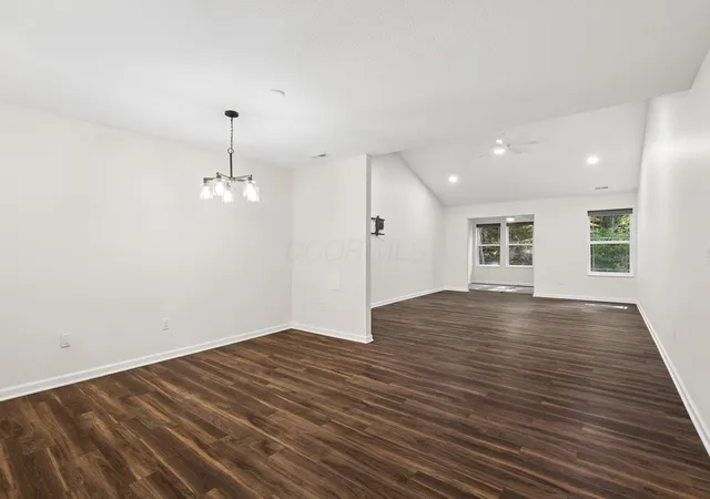 Listing Photo 4 - Condo for sale in building located at 1341 Epworth Forest Dr, Lancaster, OH 43130