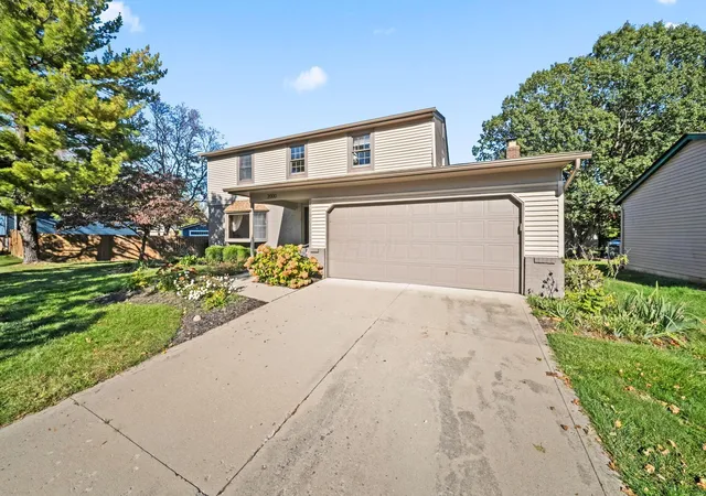 Photo 2 of Single family home for sale at 2000 Queensbridge Dr, Columbus, OH 43235 | MLS# 226039493 | Listing updated on 2026-10-23