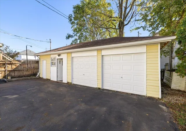 Photo 3 of Single family home for sale at 1454 N Limestone St, Springfield, OH 45503 | MLS# 226040025 | Listing updated on 2026-10-21