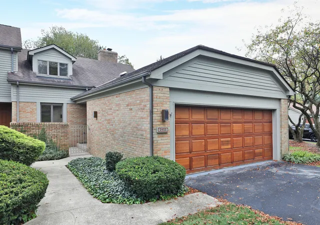 Listing Photo 2 - Condo for sale in building located at 6466 Strathaven Ct E, Worthington, OH 43085 - Unit #3D