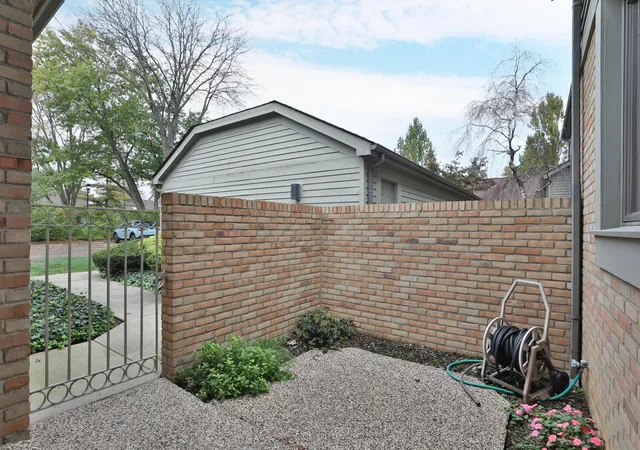 Listing Photo 4 - Condo for sale in building located at 6466 Strathaven Ct E, Worthington, OH 43085 - Unit #3D