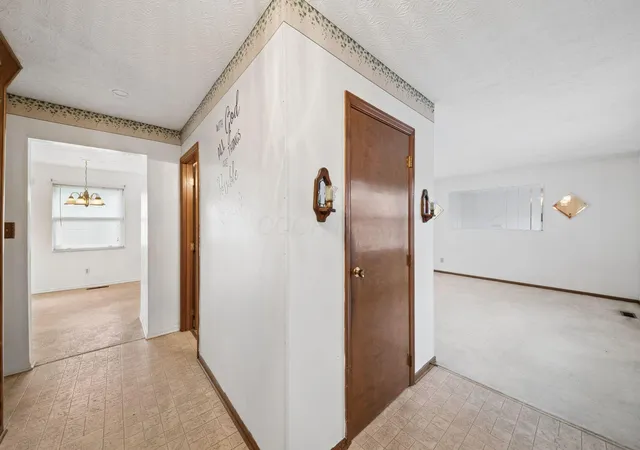 Photo 4 of Single family home for sale at 6451 Rugosa Ave, Reynoldsburg, OH 43068 | MLS# 226039468 | Listing updated on 2026-10-28