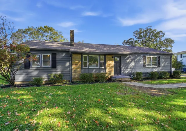Photo 2 of Single family home for sale at 750 Fieldson Dr, Heath, OH 43056 | MLS# 226039538 | Listing updated on 2026-10-29