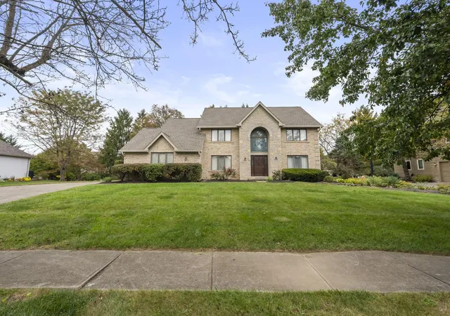 Photo 3 of Single family home for sale at 655 Laurel Ridge Dr, Columbus, OH 43230 | MLS# 226039447 | Listing updated on 2026-10-28