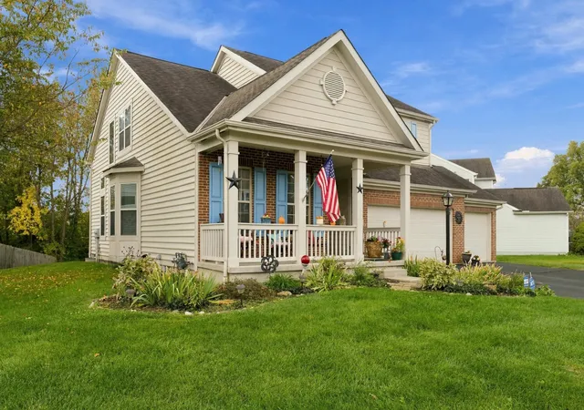 Photo 1 of Single family home for sale at 327 Pagoda Ct, Pickerington, OH 43147 | MLS# 226039470 | Listing updated on 2026-10-26