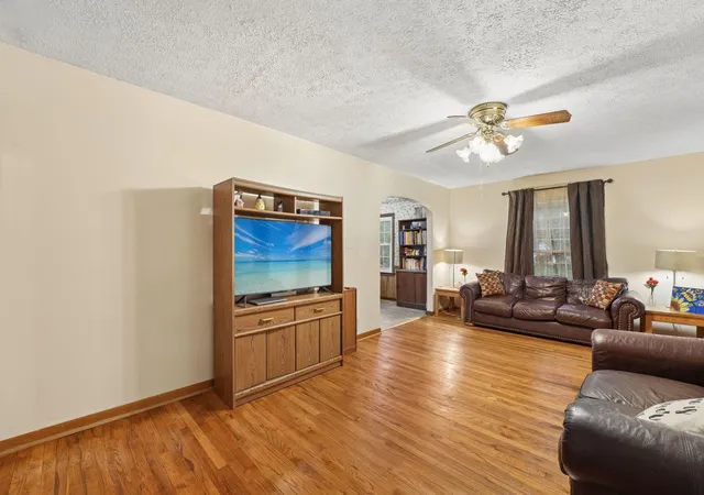 Photo 3 of Single family home for sale at 1147 Shady Ln Rd, Columbus, OH 43227 | MLS# 226039643 | Listing updated on 2026-10-26
