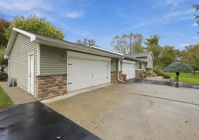 Photo 1 of Single family home for sale at 6885 Castlewood Dr NW, Carroll, OH 43112 | MLS# 226039525 | Listing updated on 2026-10-26
