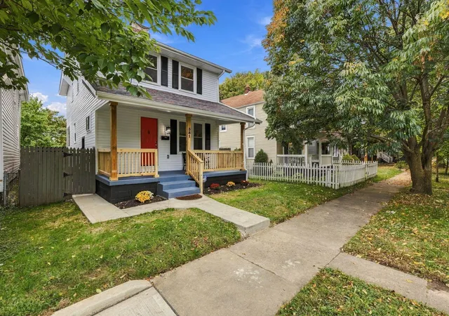 Photo 4 of Single family home for sale at 381 E Gates St, Columbus, OH 43206 | MLS# 226039520 | Listing updated on 2026-10-29