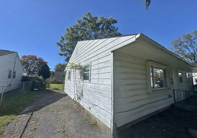 Photo 2 of Sale Pending at 903 S Hampton Rd, Columbus, OH 43227 | MLS# 226039544 | Listing updated on 2026-10-30