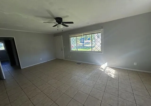 Photo 4 of Sale Pending at 903 S Hampton Rd, Columbus, OH 43227 | MLS# 226039544 | Listing updated on 2026-10-30