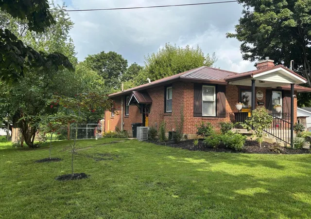 Photo 2 of Single family home for sale at 406 Trenton St, Hillsboro, OH 45133 | MLS# 226039554 | Listing updated on 2026-10-24