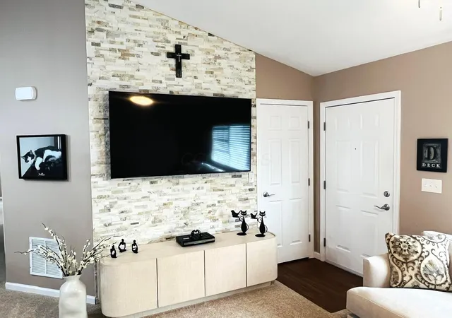 Listing Photo 2 - Condo for sale in building located at 245 Wildwood Ct, Heath, OH 43056