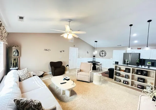 Listing Photo 4 - Condo for sale in building located at 245 Wildwood Ct, Heath, OH 43056