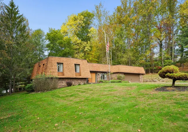 Photo 3 of Single family home for sale at 5220 Hampton Ct, Zanesville, OH 43701 | MLS# 226039671 | Listing updated on 2026-10-28