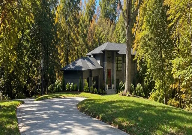Photo 1 of Single family home for sale at 101 Lake Blf Dr, Columbus, OH 43235 | MLS# 226039615 | Listing updated on 2026-10-19