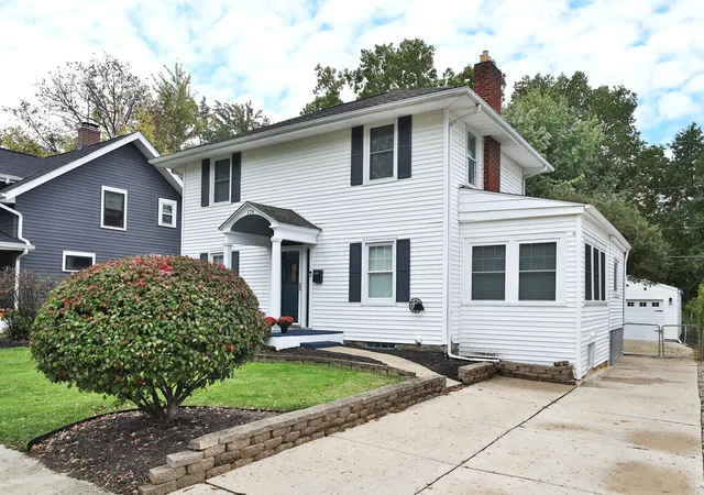 Photo 1 of Single family home for sale at 179 E Lakeview Ave, Columbus, OH 43202 | MLS# 226039647 | Listing updated on 2026-10-26