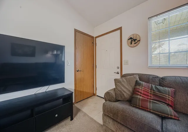 Photo 4 of Condo for sale at 4330 Cobbleton Grv Cir #15, Canal Winchester, OH 43110 | MLS# 226039730 | Listing updated on 2026-10-26