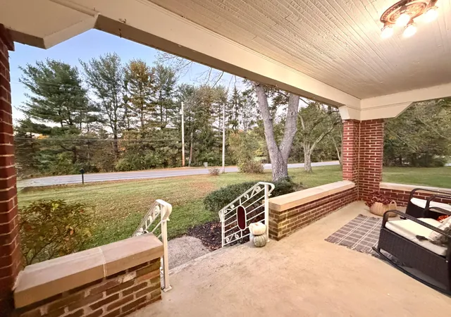 Photo 4 of Single family home for sale at 4953 E Walnut St, Westerville, OH 43081 | MLS# 226040195 | Listing updated on 2026-10-22