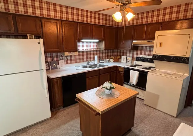 Photo 3 of Single family home for sale at 1381 Surrey Downs Rd, Newark, OH 43055 | MLS# 226039642 | Listing updated on 2026-10-29