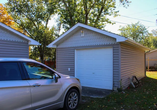 Photo 3 of Single family home for sale at 613 W William St, Delaware, OH 43015 | MLS# 226039692 | Listing updated on 2026-10-19