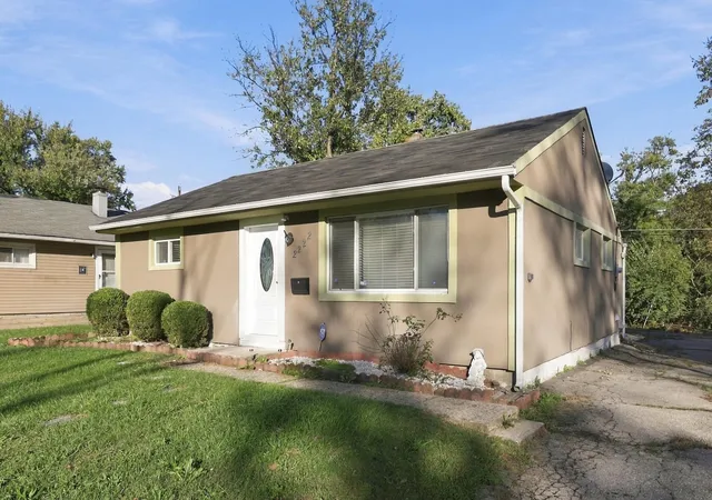 Photo 2 of Single family home for sale at 2222 Century Dr, Columbus, OH 43211 | MLS# 226039664 | Listing updated on 2026-10-20