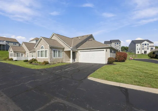Listing Photo 1 - Condo for sale in building located at 963 Governors Cir, Lancaster, OH 43130 - Unit #