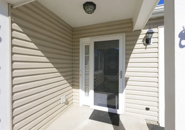 Listing Photo 4 - Condo for sale in building located at 963 Governors Cir, Lancaster, OH 43130