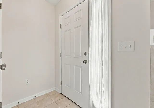 Listing Photo 5 - Condo for sale in building located at 963 Governors Cir, Lancaster, OH 43130
