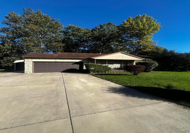 Photo 1 of Single family home for sale at 626 Country Clb Rd, Columbus, OH 43213 | MLS# 226039675 | Listing updated on 2026-10-28