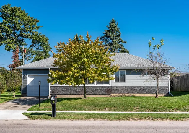 Photo 2 of Single family home for sale at 522 E Main St, Saint Paris, OH 43072 | MLS# 226039676 | Listing updated on 2026-10-19