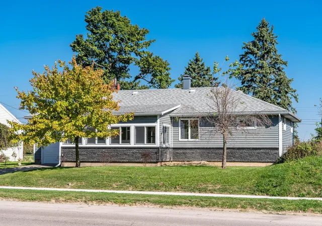 Photo 3 of Single family home for sale at 522 E Main St, Saint Paris, OH 43072 | MLS# 226039676 | Listing updated on 2026-10-19