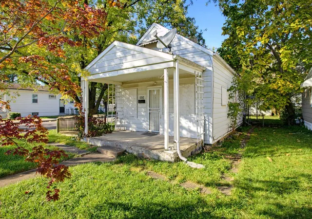 Photo 1 of Single family home for sale at 1262 Manchester Ave, Columbus, OH 43211 | MLS# 226040445 | Listing updated on 2026-10-23